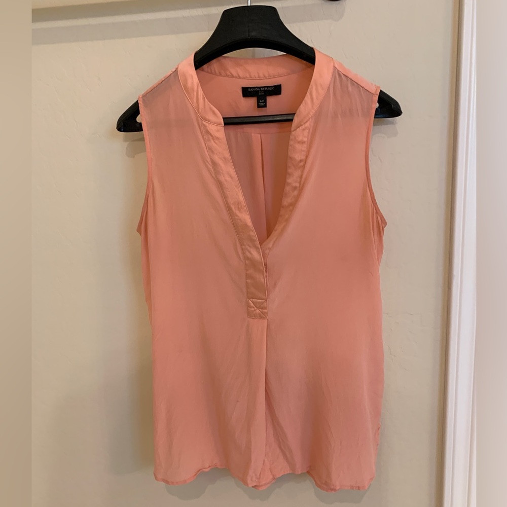 Banana Republic sleeveless blush v neck tunic blouse S